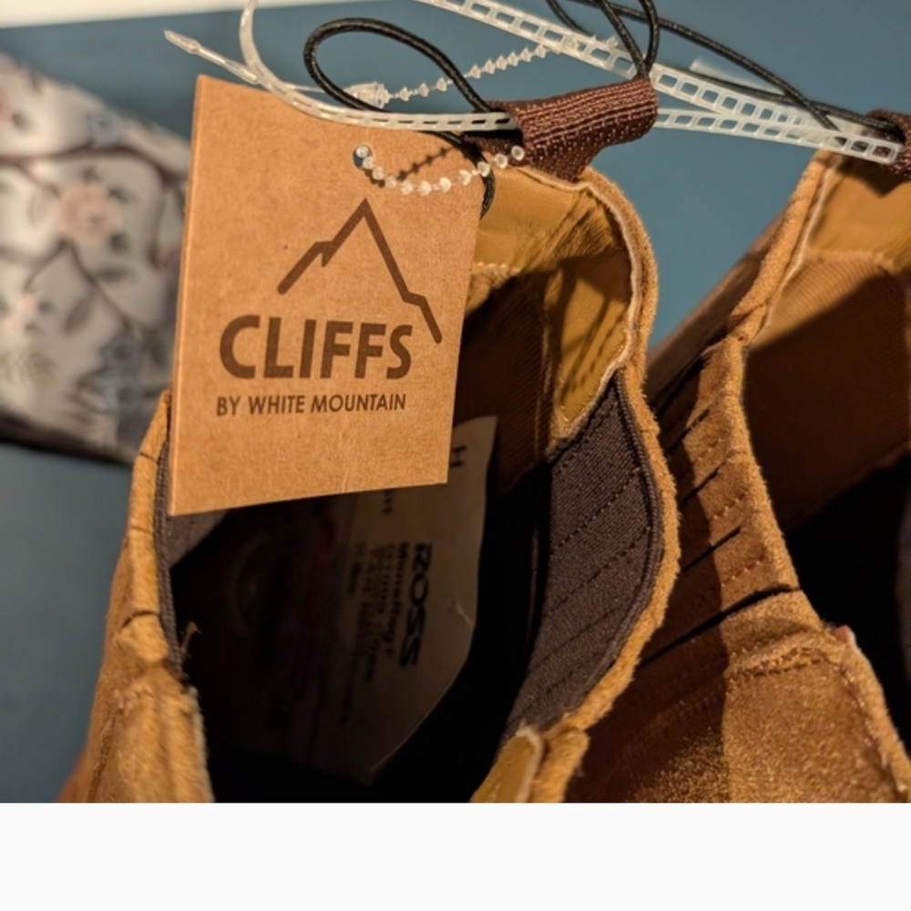 Cliffs by WHITE MOUNTAIN Brown Chukka Boots - Picture 2 of 5